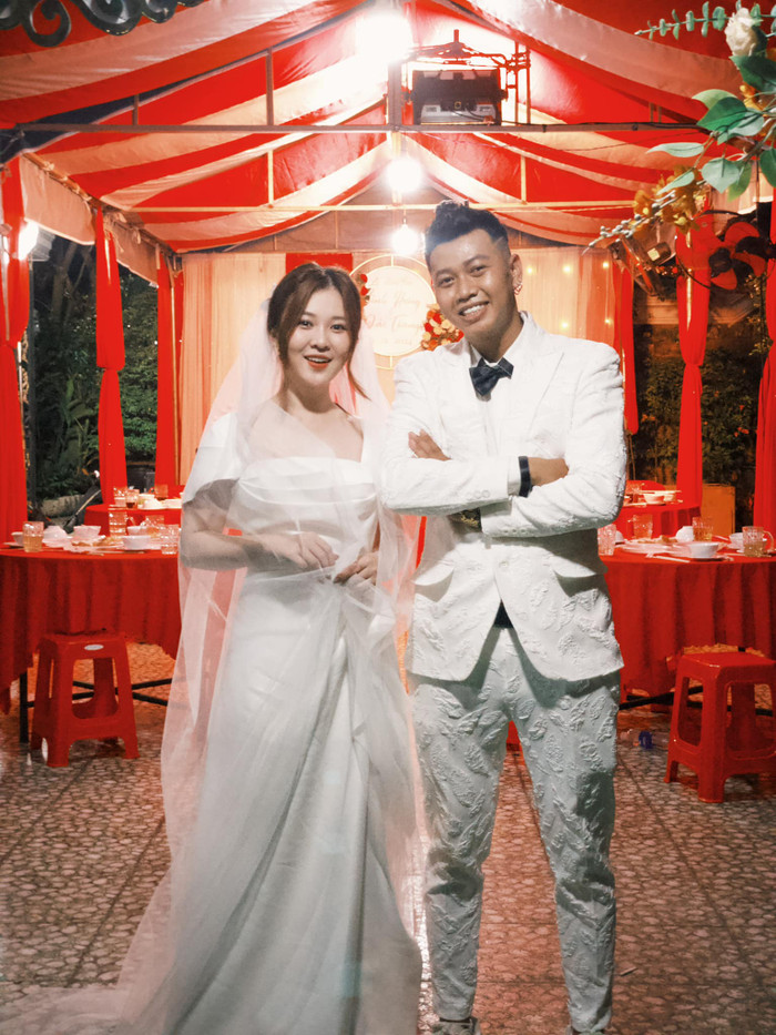 Nam diễn viên lộ ảnh cưới, được vợ chồng Mạc Văn Khoa kề cạnh Ảnh 4