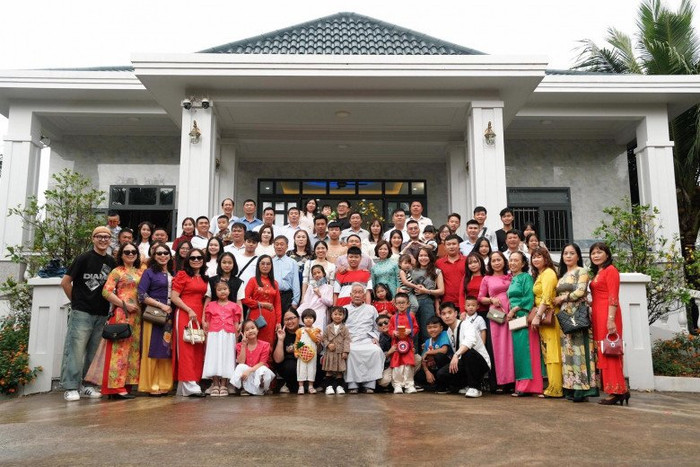 Đại gia đình của Thùy Trang trong dịp Tết Nguyên đán 2024