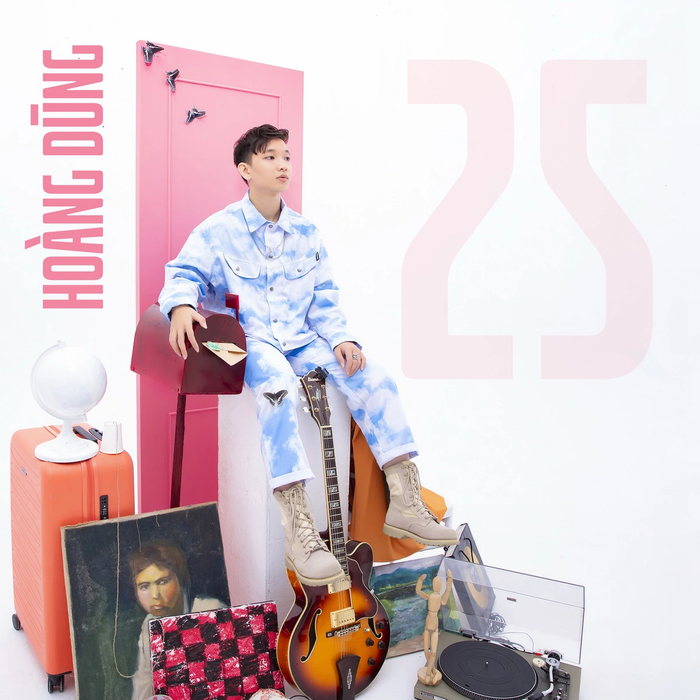 Hoàng Dũng tiết lộ về thời gian sản xuất album 25: 'Mình sản xuất đĩa này hết khoảng 11 tháng (không tính mấy demo lẻ tẻ có từ trước). May mà đợt đấy dịch nên nhiều thời gian. Mình nghĩ khoảng thời gian như thế là vừa, thậm chí có phần hơi gấp gáp'.