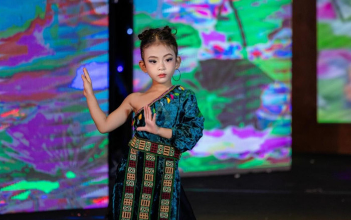 Siêu mẫu 'lớp mẫu giáo' gây ấn tượng với những màn trình diễn tràn đầy sự tự tin Ảnh 2