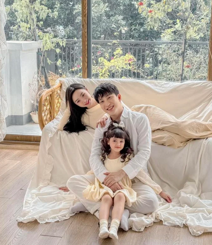 Gia đình hạnh phúc của Quỳnh Kool trong Chúng Ta Của 8 Năm Sau.