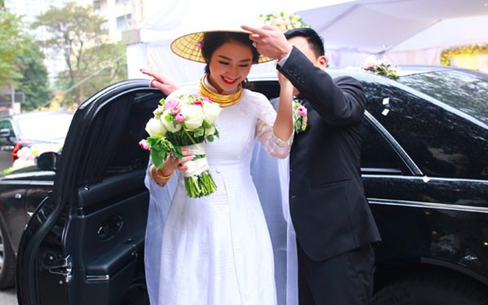 Hoa hậu Việt kết hôn vội vã sau đăng quang, được chồng đại gia tặng siêu xe 30 tỷ hiện ra sao? Ảnh 2