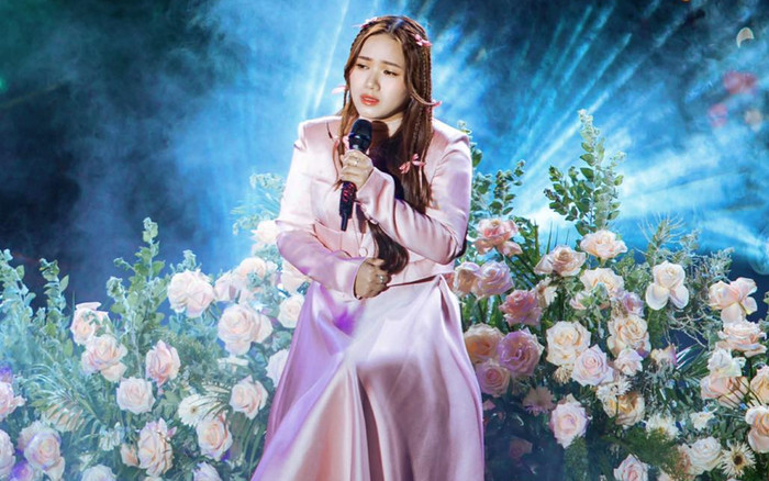 Thùy Chi gặp sự cố trên sân khấu, gây thổn thức khi tái hiện nhạc phim 'Bước nhảy xì tin' Ảnh 2