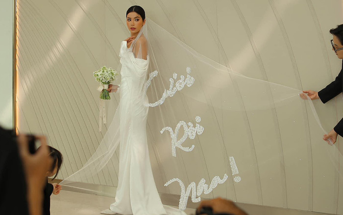 Váy cưới độc lạ của Minh Tú, sẵn tiện nhắn gửi Thùy Tiên và người hâm mộ Ảnh 2