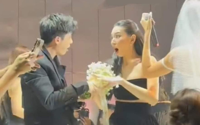 Hoa hậu Thùy Tiên bắt được hoa cưới của Minh Tú, 'điềm báo' kết hôn đây rồi! Ảnh 2