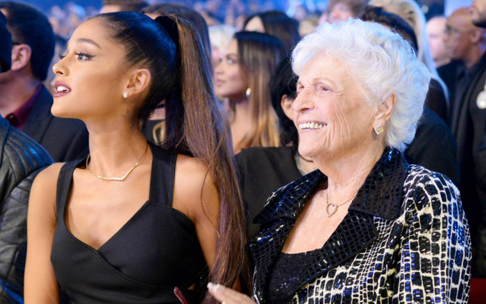 Bà ngoại của Ariana Grande lập kỷ lục Guinness nhờ góp giọng trong album cháu gái Ảnh 2