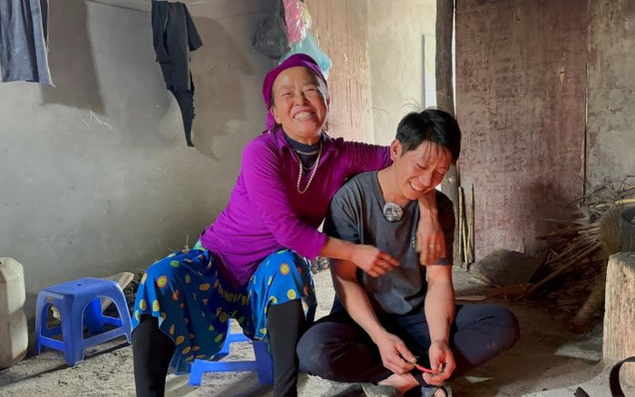 Người đàn bà góa 57 tuổi lấy chồng là trai tân kém 27 tuổi: Hôn nhân không con vẫn hạnh phúc Ảnh 2