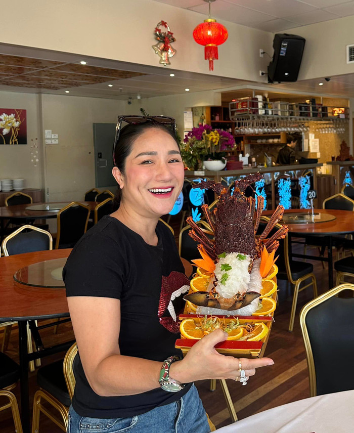 Trong các chuyến đi du lịch, Cát Tường luôn tỏa ra nguồn năng lượng tích cực và ngập tràn hạnh phúc. Ảnh: FBNV