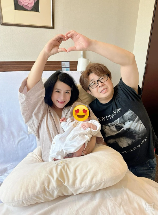 Bà Nhân Vlog chào đón con đầu lòng.