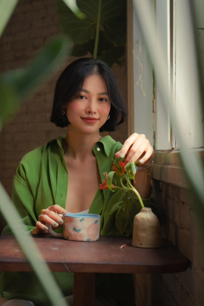 Hoa hậu Phương Khánh tận hưởng cuộc sống đời tư êm ả, chậm rãi. Cô có niềm đam mê đặc biệt với việc thêu tranh bằng len. Ảnh: FBNV