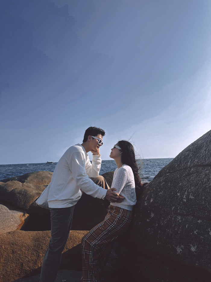 Trước động thái này của người đẹp Cần Thơ, nhiều netizen ngầm hiểu tình trạng hôn nhân hiện tại của cô. 