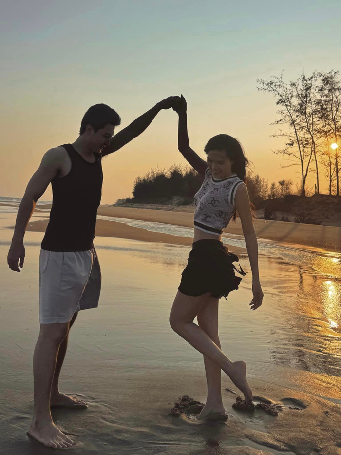 Nhìn nhận về câu chuyện tình yêu với Thiên Tây này, Ngọc Trinh chia sẻ: “Trinh yêu chỉ vì yêu, vì mưu cầu hạnh phúc chứ không phải vì bất cứ sự toan tính và lợi ích gì... Mỗi lần yêu đều ngây ngô như lần đầu, Trinh phải biết ơn những vấp ngã đã từng để mình nhận thức được rằng, ở hiện tại ai yêu Trinh chắc chắn sẽ rất hạnh phúc”.