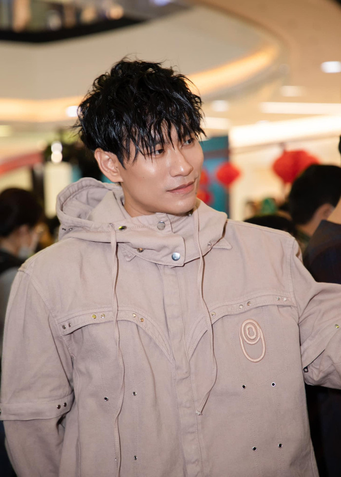 Kiều Minh Tuấn phong trần.