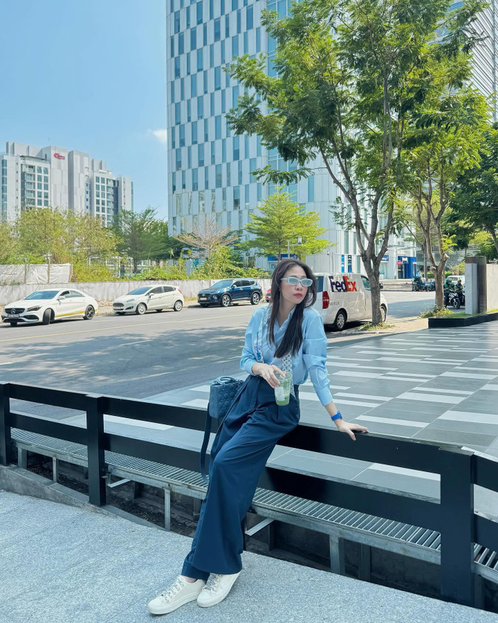 Dát trên người hàng hiệu nhưng Đàm Thu Trang hiếm khi diện những bộ cánh để lộ da thịt. 