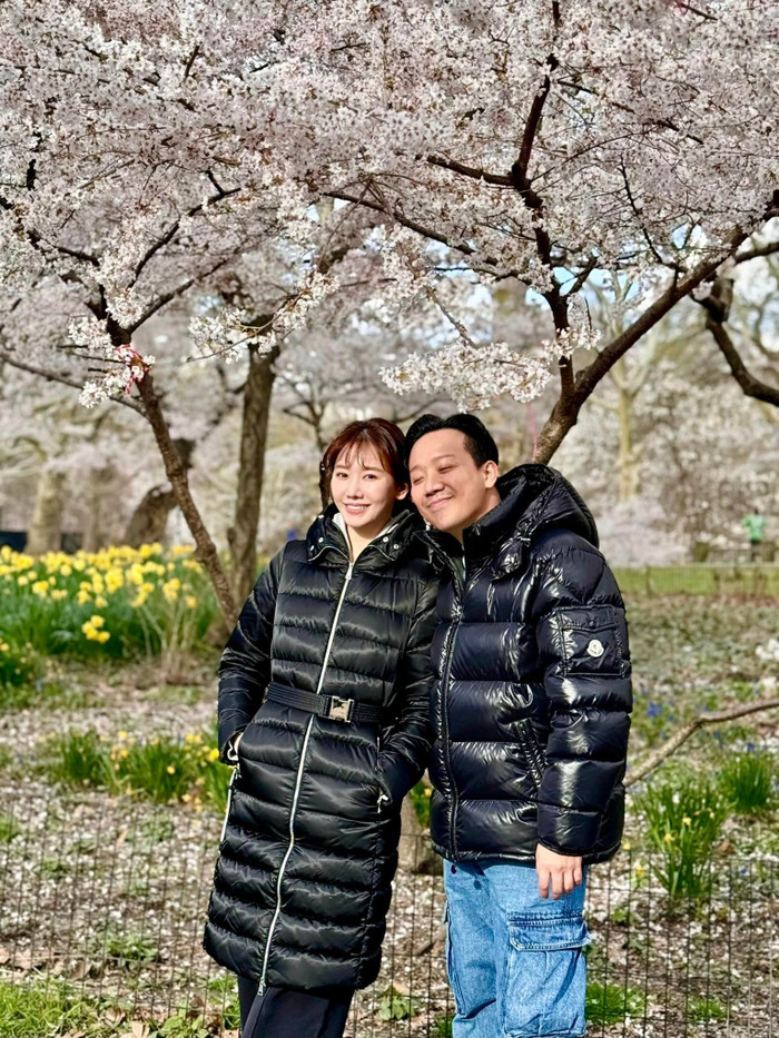 Thời gian gần đây Trấn Thành và Hari Won đều tất bật với công việc. Cặp đôi thường xuyên đi công tác, hiếm khi có thời gian rảnh. Ảnh: FBNV