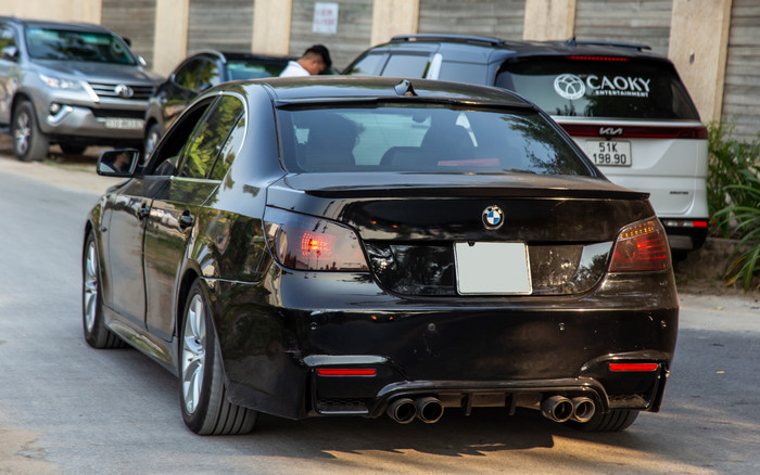 Loạt xe tiền tỷ trong đám cưới Cao Thiên Trang và chồng doanh nhân Ảnh 2