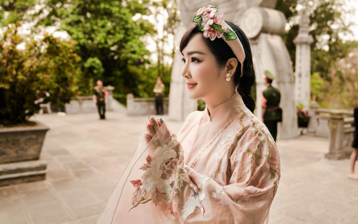 Hoa hậu Giáng My đẹp dịu dàng trong ngày về thăm đất Tổ Ảnh 2