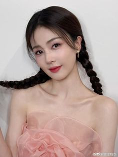 Bạch Lộc khoe visual chuẩn mỹ nhân, dân tình hi vọng Vu Chính đừng hại 'gà cưng' Ảnh 1