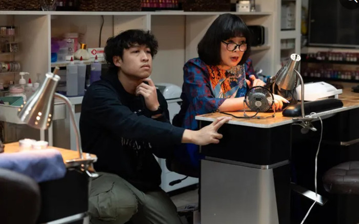 Con trai nữ nghệ sĩ cao 1m83 về nước làm Phó Giám đốc, vừa đạo diễn phim vừa đóng kịch Ảnh 2