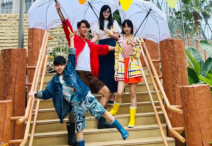 Gia đình nhỏ hạnh phúc của nam diễn viên. Con gái Ngô Tôn mới 14 tuổi nhưng đã sở hữu chiều cao 'khủng' so với bạn bè đồng trang lứa. Ảnh: Sưu tầm