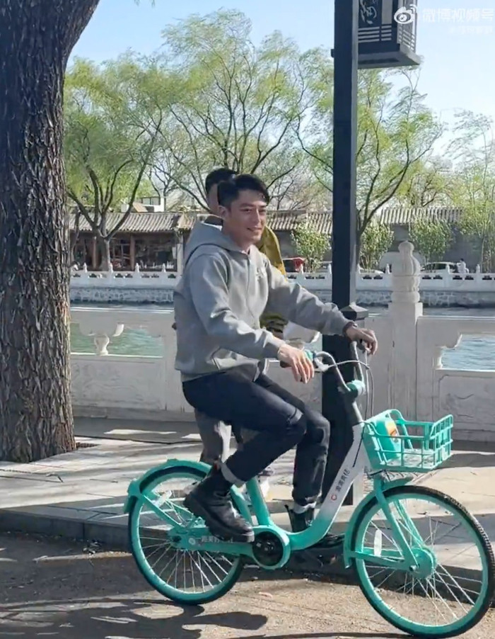 Một số hình ảnh khác của Hoắc Kiến Hoa.