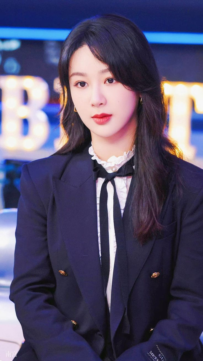 Dương Tử có quốc dân độ cao, lượng fan đông đảo, khả năng diễn xuất và nâng đỡ bạn diễn rất tốt.