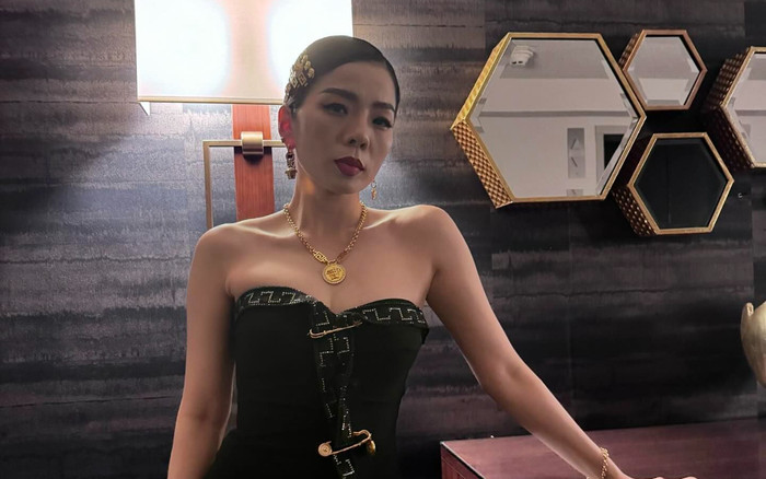 Lệ Quyên khoe vẻ đẹp gợi cảm với váy cúp ngực Ảnh 2