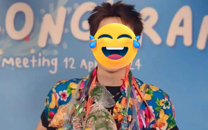 Nam ca sĩ Việt được fan tặng nem chả khi hát ở nước ngoài, thái độ gây chú ý Ảnh 2