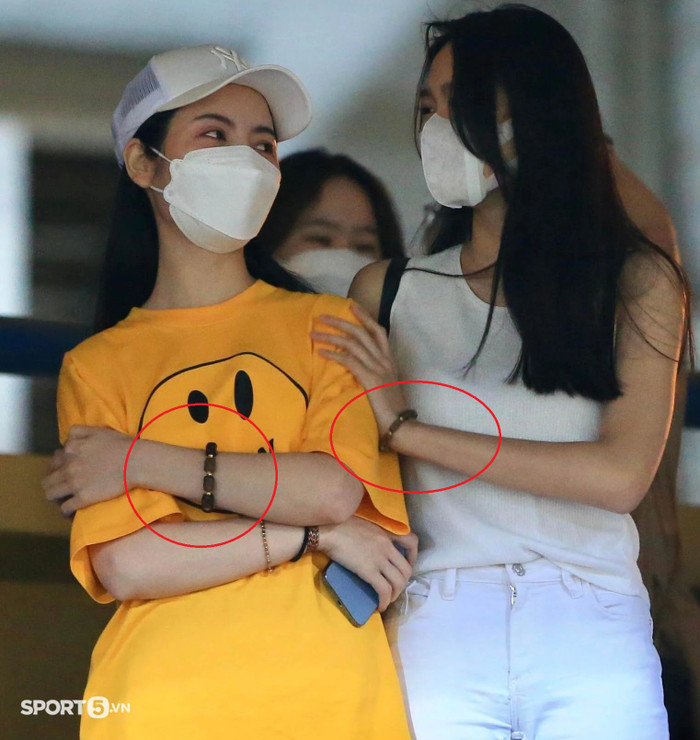 Chu Thanh Huyền và Doãn Hải My bị soi từng đeo vòng đôi với nhau. Ảnh: Sport5