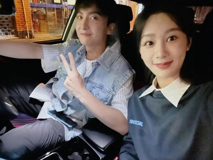 Dương Tử và Ngưu Tuấn Phong là bạn bè thân thiết từ khi mới vào nghề đến tận hiện tại. 