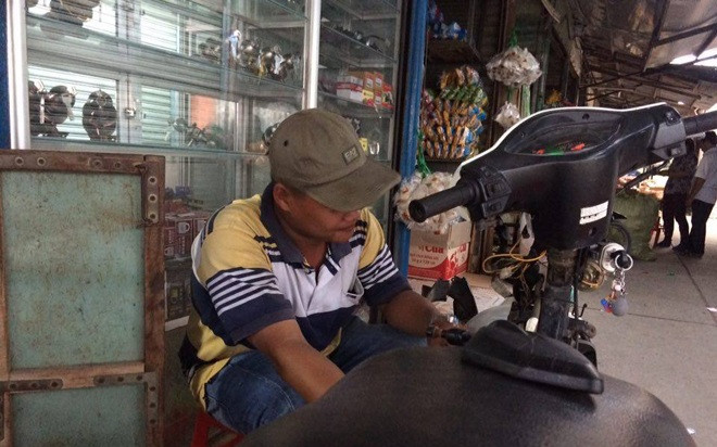 Trúng độc đắc 4.5 tỷ, thợ sửa khóa liền hắt hủi vợ con, ân hận không muốn trúng thêm Ảnh 2