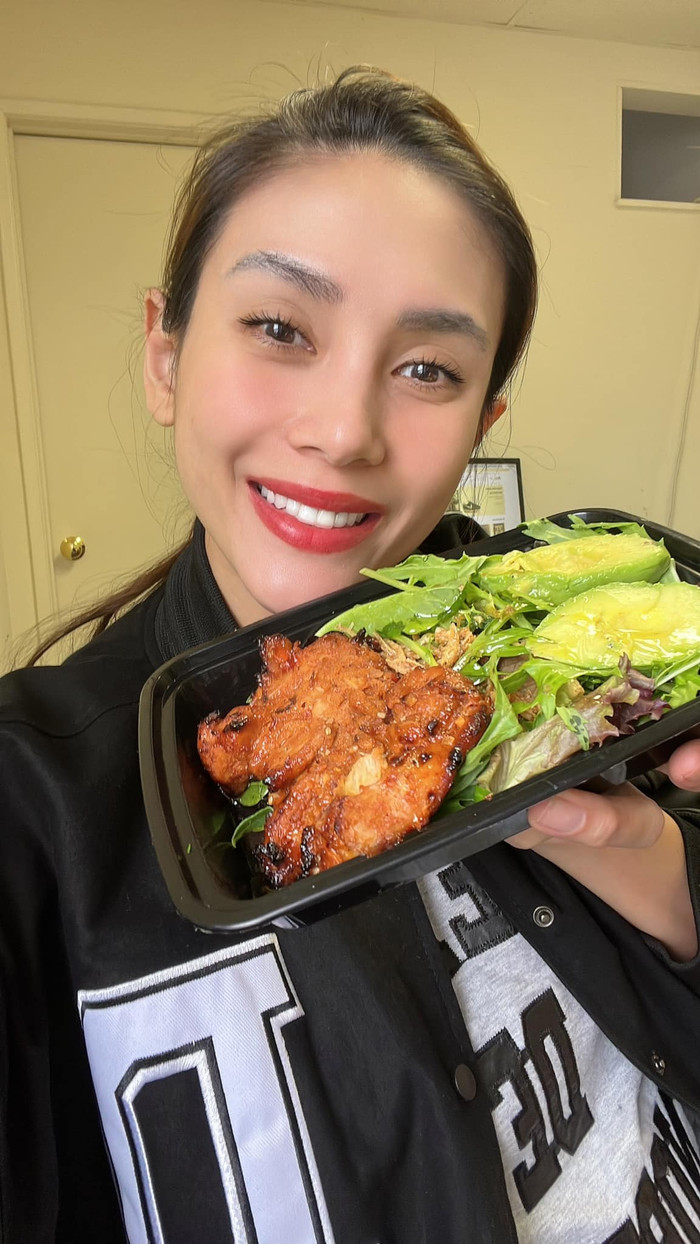 Võ Hoàng Yến tích cực bổ sung chất dinh dưỡng, cô chăm chỉ khoe những món ăn được chế biến sạch sẽ, đẹp mắt. Ảnh: FBNV