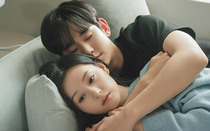 Kim Soo Hyun lần đầu làm điều này sau 10 năm, có liên quan gì đến Kim Ji Won mà dân tình hú hét? Ảnh 2