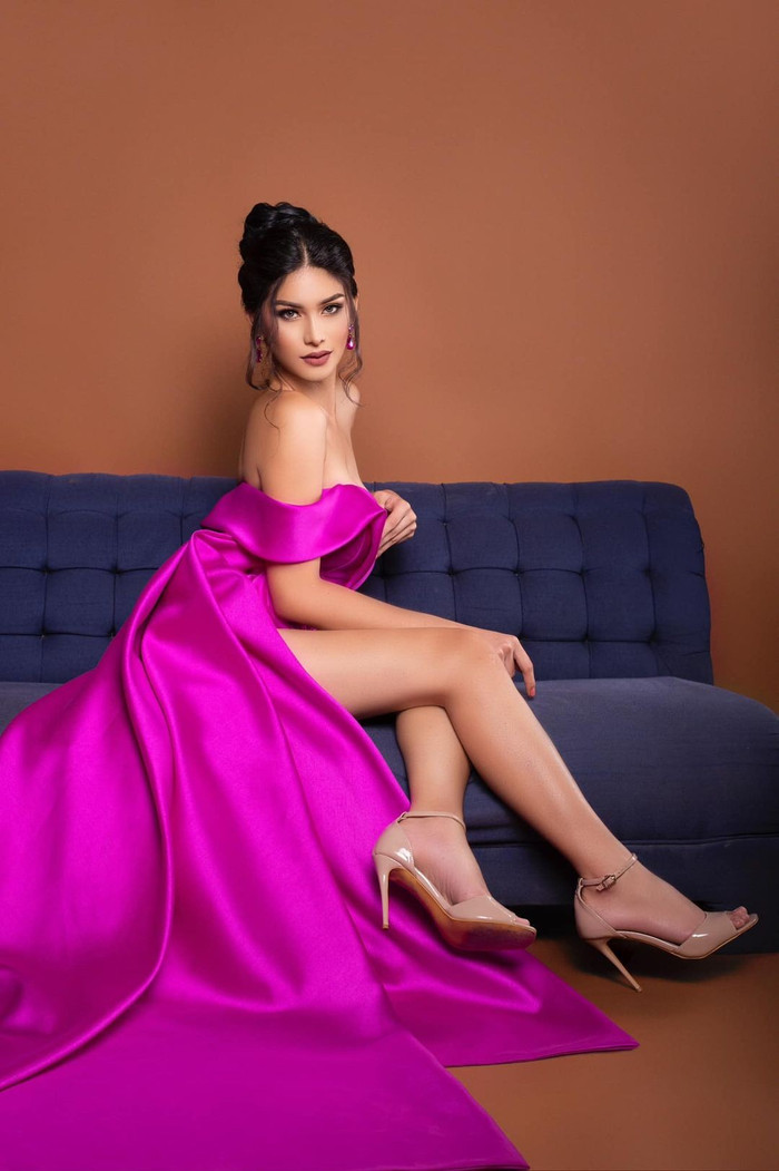 Sophia là cái tên quen thuộc tại các đấu trường nhan sắc tại Philippines. Năm ngoái, cô dự thi và lọt top 10 chung cuộc. Trước khi giành vương miện, cô từng thử sức ở nhiều cuộc thi sắc đẹp quy mô nhỏ như Binibining Apollo 2022, Binibining Ikatlong Lahi ng Laguna 2022, Queen Prestige International 2022...