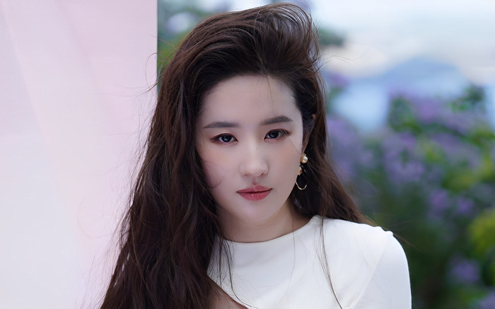 Người đàn ông đặc biệt được Lưu Diệc Phi đích thân đến thăm tại phim trường Ảnh 2