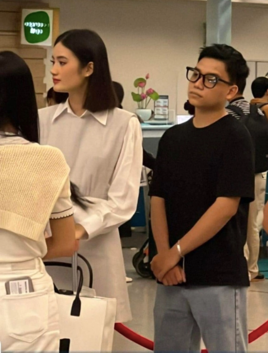 Tháng 11/2023, Anh Kiệt từng xuất hiện tại sân bay cùng gia đình Ý Nhi để tiễn cô sang Úc du học. 