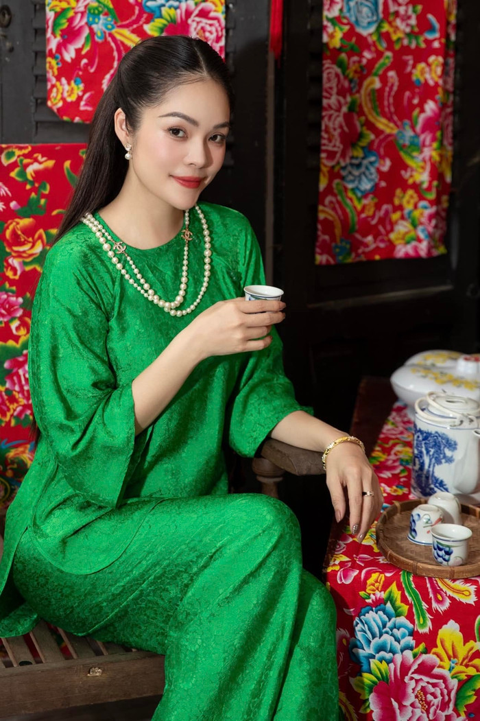 Trải qua hai lần đổ vỡ trong chuyện tình cảm, nữ diễn viên trở nên khép kín, lựa chọn cuộc sống độc thân và chỉ tập trung nuôi dạy các con. Ảnh: FBNV