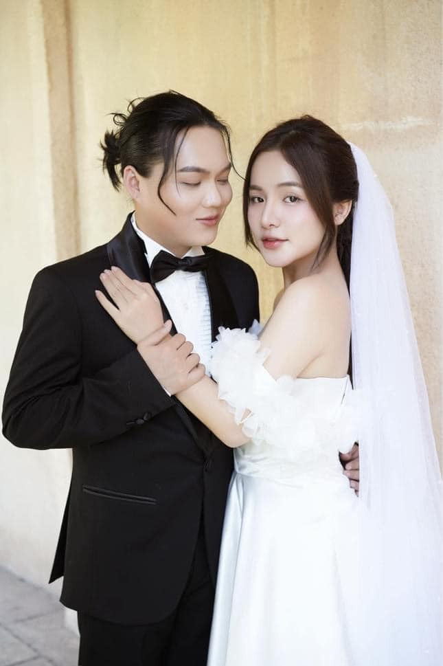 Đám cưới hoá ra chỉ là một trò troll của Phạm Thoại.