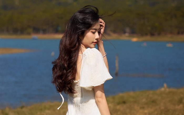 Nam Em lại đổi tên mới giống một Hoa hậu đình đám của Vbiz Ảnh 2