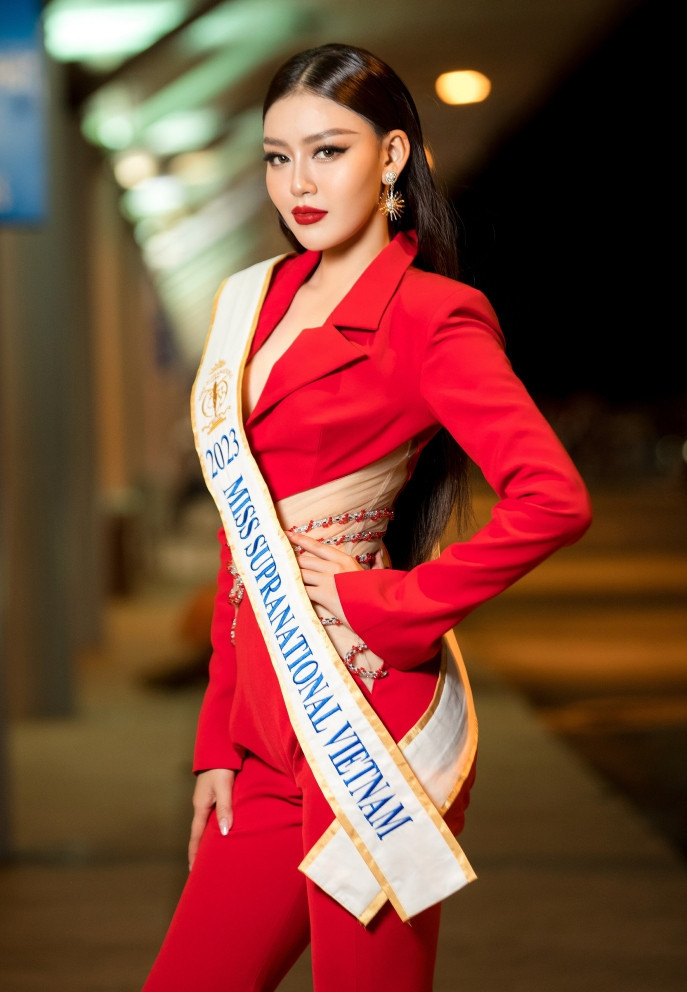 Lúc công bố Đặng Thanh Ngân sẽ tham dự Miss Supranational 2023, cô không nhận được nhiều sự tin tưởng và ủng hộ của khán giả quê nhà. Nhưng bằng sức trẻ, nhiệt huyết và cố gắng hết mình vì màu cờ sắc áo, Đặng Thanh Ngân đã lê ngôi Á hậu 4. 