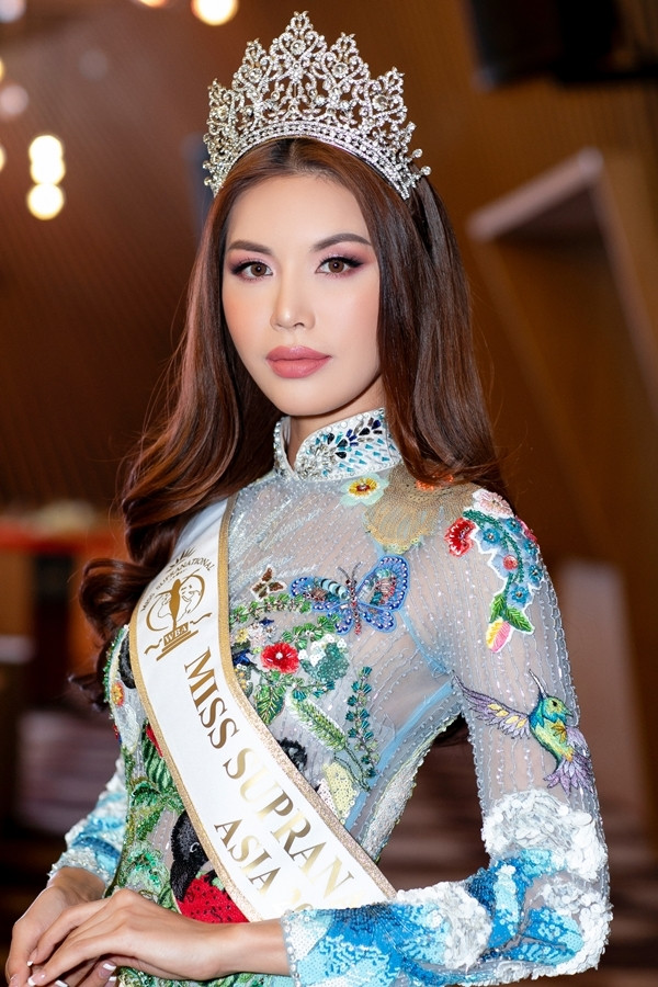 Nguyễn Minh Tú là một trong những đại diện xuất sắc nhất của Việt Nam tại cuộc thi này với kĩ năng trình diễn và nhan sắc hoàn hảo. 'Cô Tiên răng thỏ' đạt được các giải thưởng phụ ấn tượng như Best in Evening Gown, Top 10 Best National Costume. Trong đêm chung kết, người đẹp được gọi tên vào Top 10 và đạt danh hiệu Miss Supranational Asia.