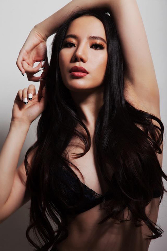 Vào năm 2009, Việt Nam cử Chung Thục Quyên chào sân Miss Supranational. Mặc dù thời gian chuẩn bị khá gấp gáp cũng như còn non yếu, nhưng nữ người mẫu sinh năm 1987 xuất sắc lọt Top 15 cùng giải thưởng Trang phục dân tộc đẹp nhất và Thí sinh được bình chọn nhiều nhất qua mạng xã hội. 