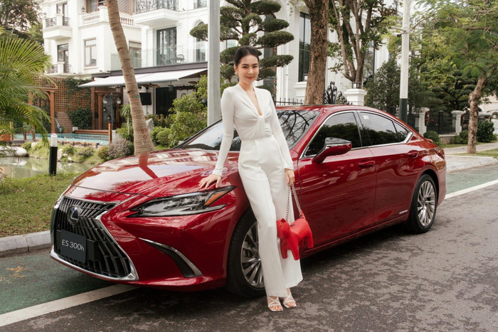 Cô có cuộc sống vạn người mê.