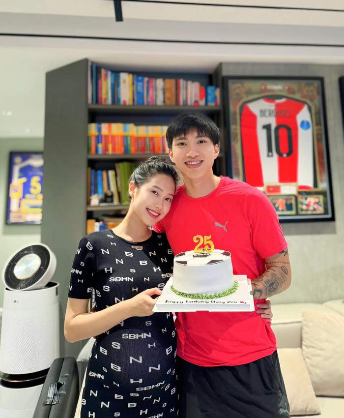 Sau khoảng nửa năm chung sống, visual của Đoàn Văn Hậu và Doãn Hải My ngày càng lên hương rõ rệt. Ảnh: FBNV