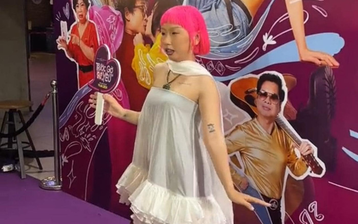 Trang Hý tiếp tục gây phản cảm với phong cách lạ lùng Ảnh 2