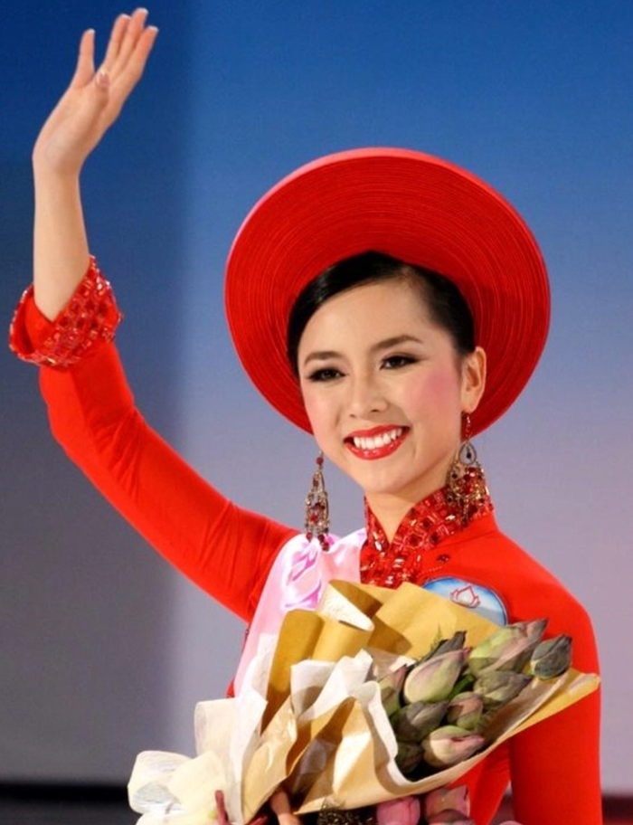 Dương Trương Thiên Lý đăng quang Á hậu 2 - Hoa hậu Hoàn vũ Việt Nam 2008.