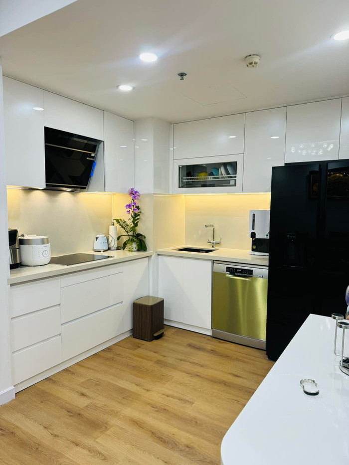 Góc bếp của gia đình NSND Công Lý được sửa chữa, trông khá hiện đại.