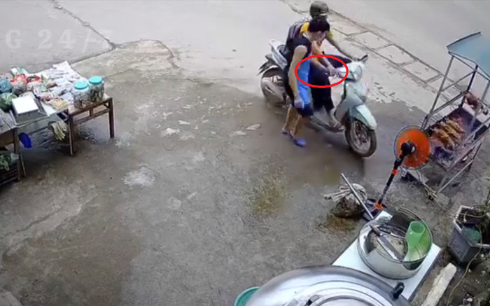 Bán vịt quay chưa được thu tiền, chủ quán có hành động lỡ tay phải đền thêm con vịt Ảnh 2