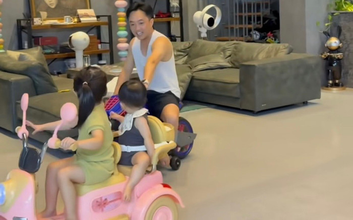 Chỉ một khoảnh khắc, vợ Cường Đô La để lộ không gian sống triệu đô, nguyên dàn siêu xe đắt đỏ Ảnh 2