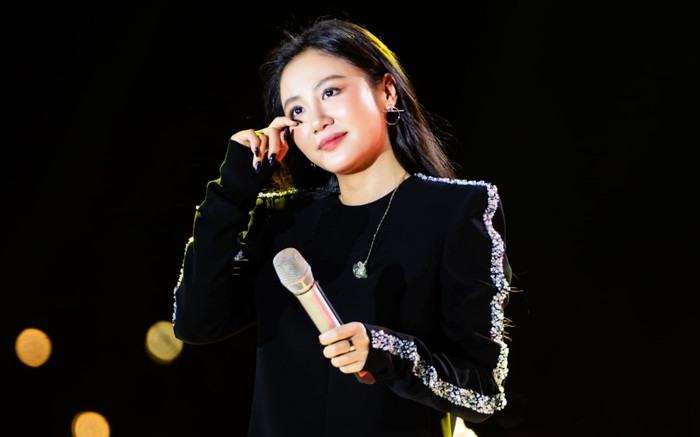 Văn Mai Hương khóc nức nở trên sân khấu, chuyện gì đây? Ảnh 2